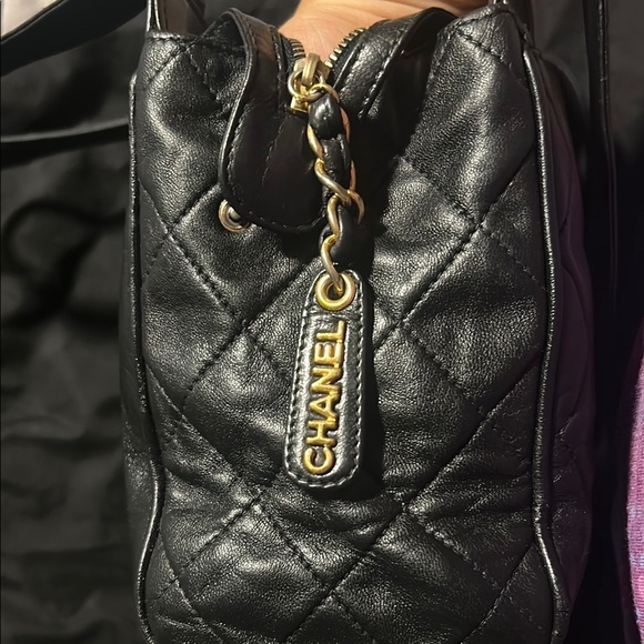 CHANEL Matelasse Black Leather 24K hardware - Picture 16 of 17